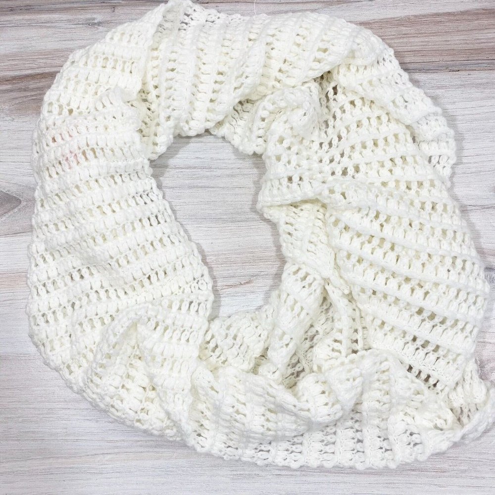 Victoria’s Secret Winter White Knit Infinity Scarf